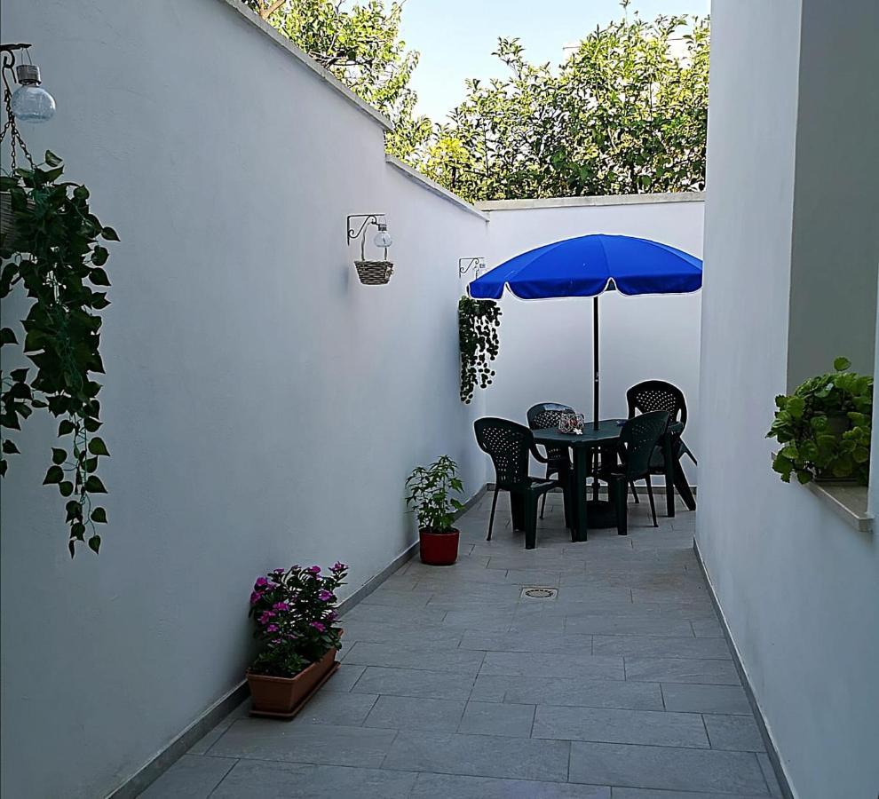 A Casa Di Sante Villa Arnesano Exteriör bild